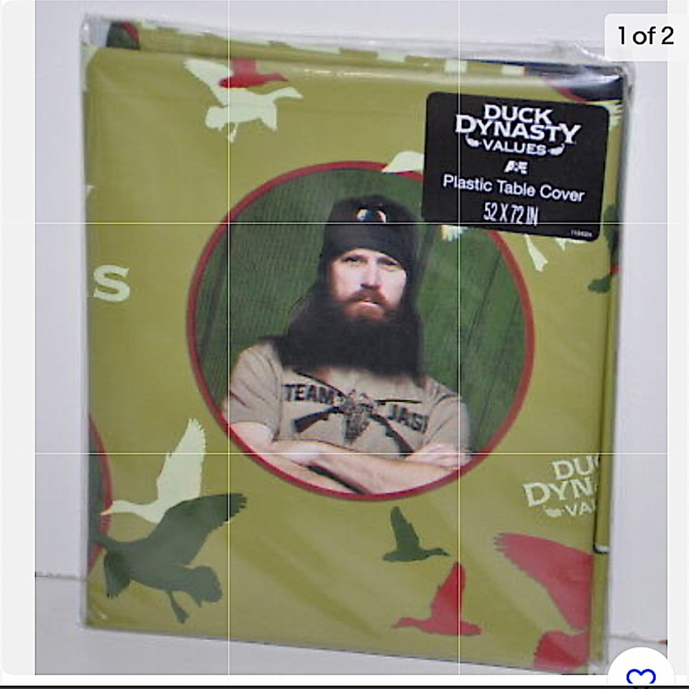 DUCK DYNASTY “Happy, happy, Happy” Christmas Tablecloth Plastic